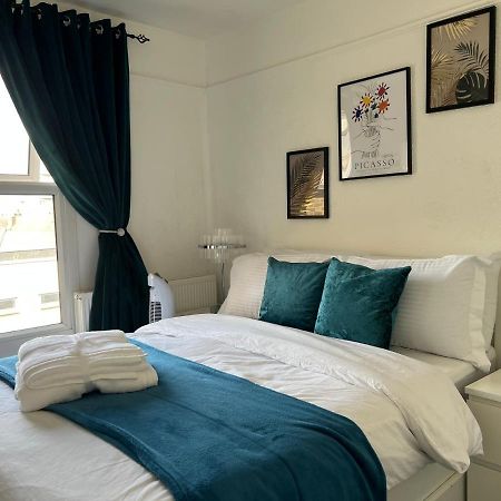 Luxury 1Bed Holiday Flat-10 Minutes From London Bridge & 3Mins Walk To Lewisham Dlr Londres Exterior foto