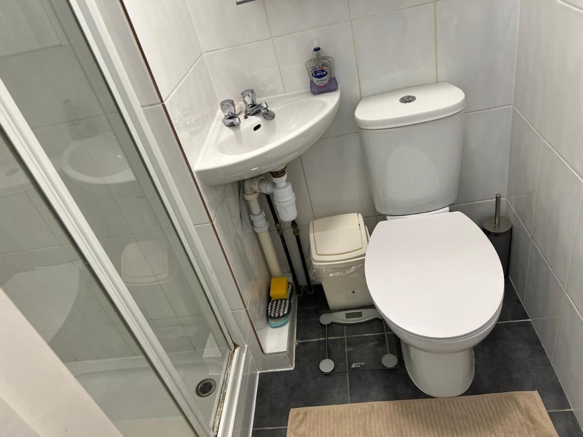 Luxury 1Bed Holiday Flat-10 Minutes From London Bridge & 3Mins Walk To Lewisham Dlr Londres Exterior foto